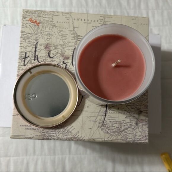 TREO POMEGRANATE CITRINE Rose Sandalwood Hand Poured Essential Oil Candle - Picture 5 of 6